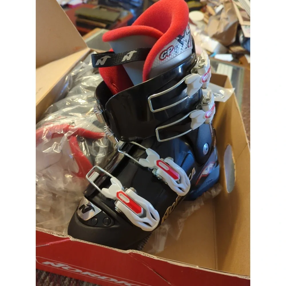 NEW Nordica GP‎ TJ Youth Mens US 5.5 Youth Ski Boots 235
